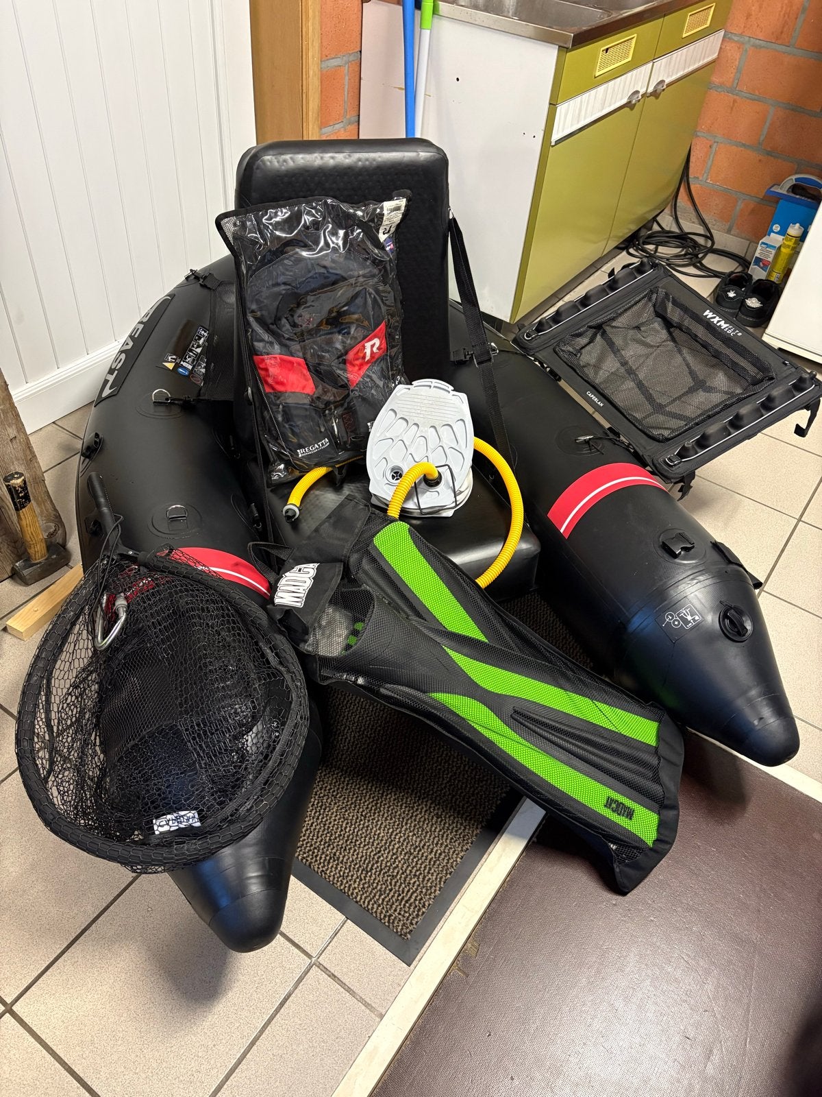 Abu Garcia Beast Bellyboat Compleet met Accessoires, Ophalen, Zo goed als nieuw, Overige typen