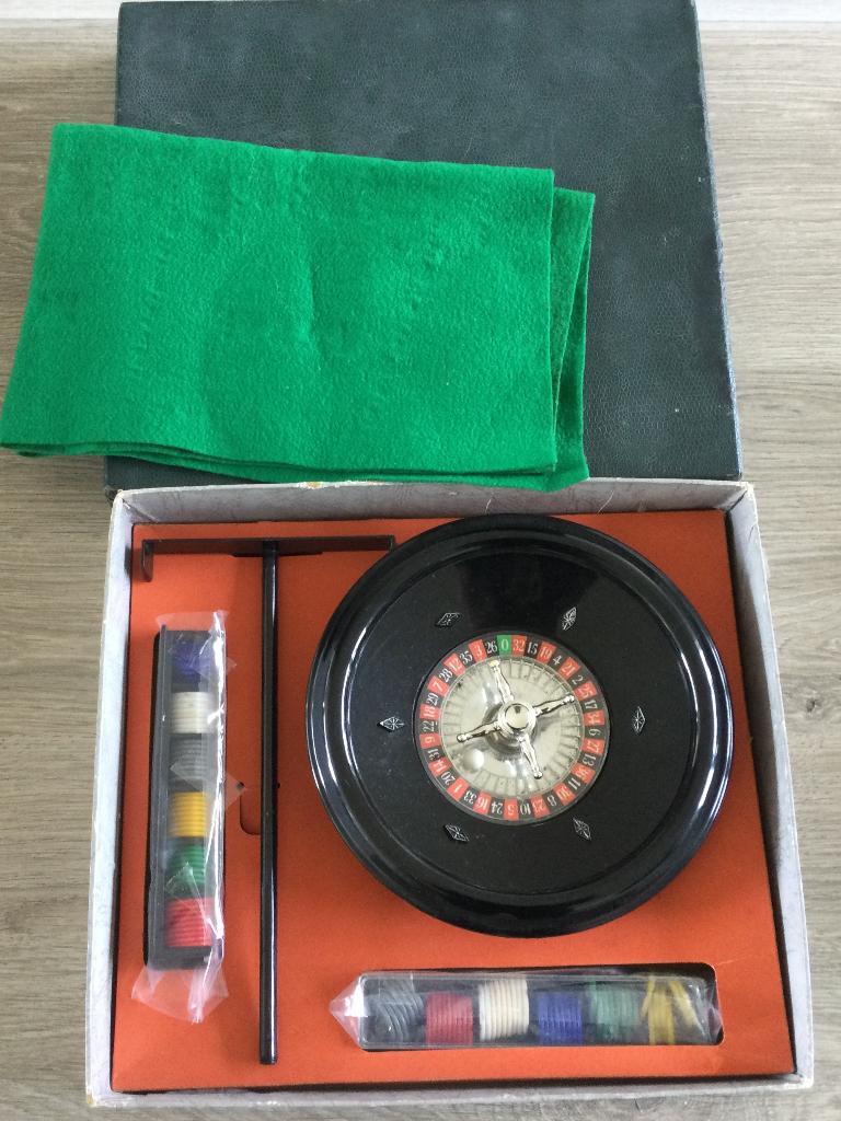 Roulette Spel 4 in dichte doos, Vijf spelers of meer, Ophalen of Verzenden, Gebruikt