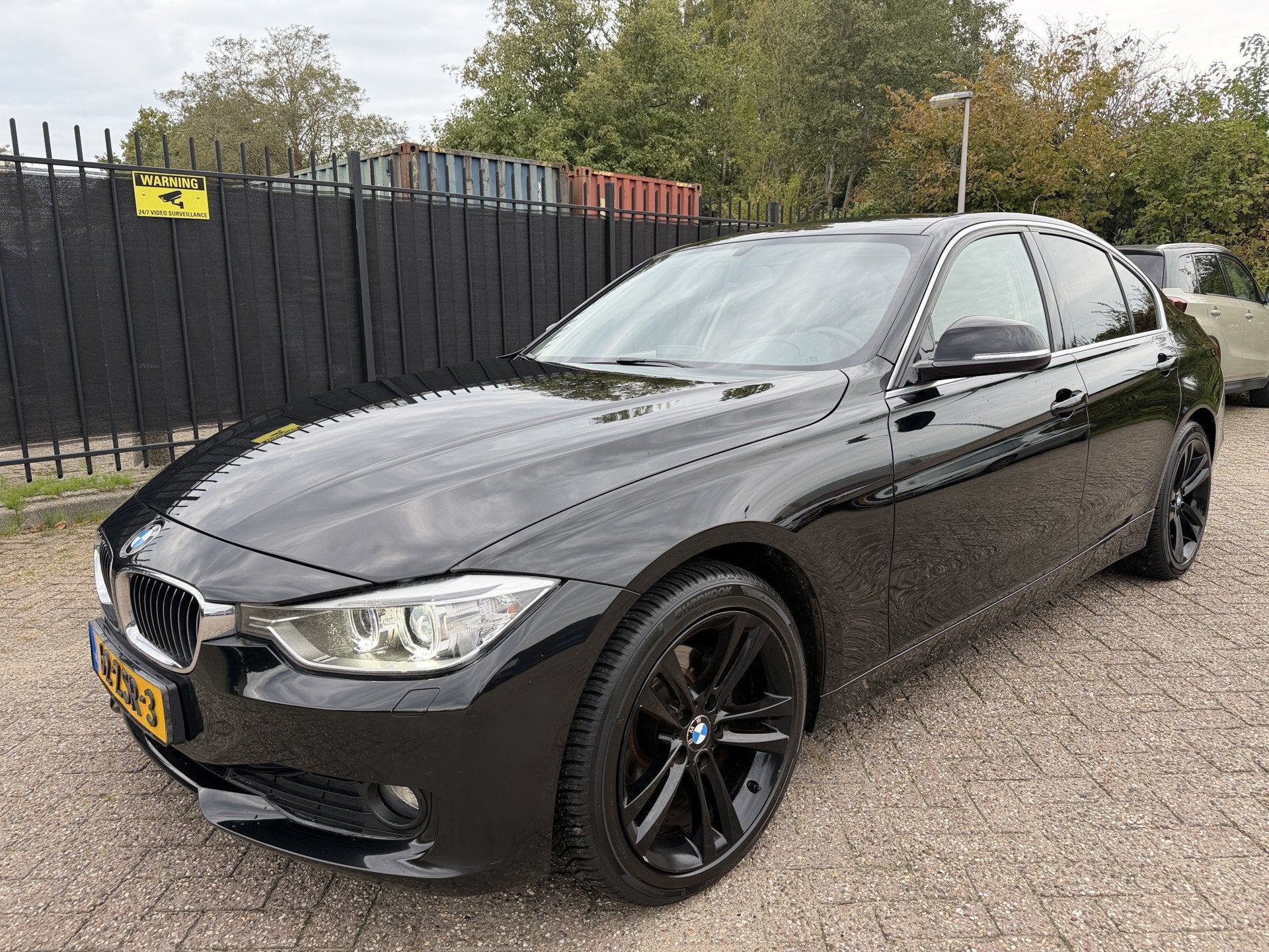 BMW 3-serie 316i Upgrade Edition Leer/Navi/Cruise/PDC, Auto's, 1360 kg, Euro 5, Gebruikt, Beige