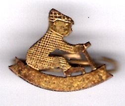 boertje op schommel koper broche ( G_242), Ophalen of Verzenden, Nieuw, Figuurtje, Speldje of Pin