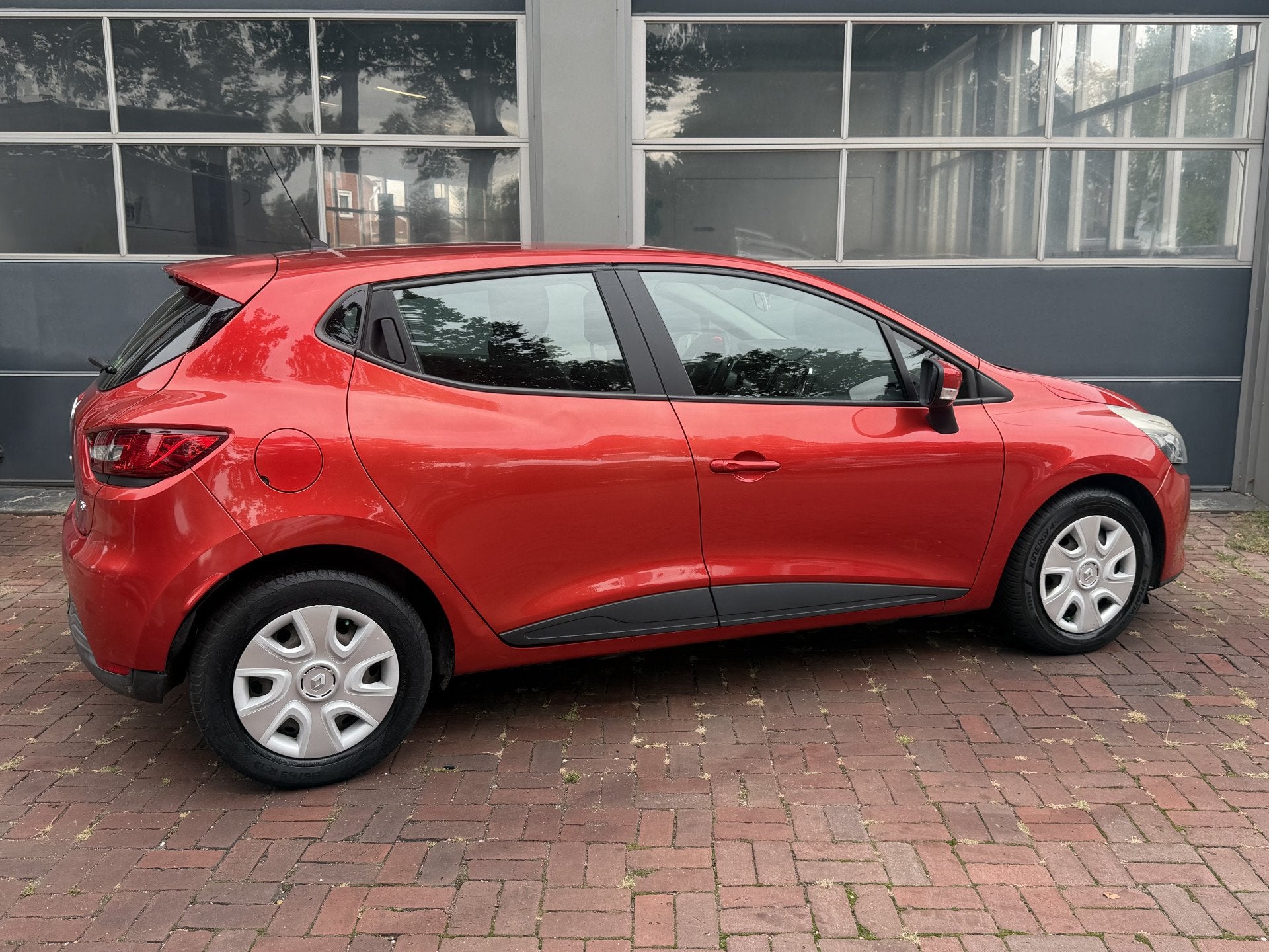 Renault Clio 0.9 TCe Expression Bj 2013 Dealer onderhouden 9, Voorwielaandrijving, Stof, Zwart, 540 kg