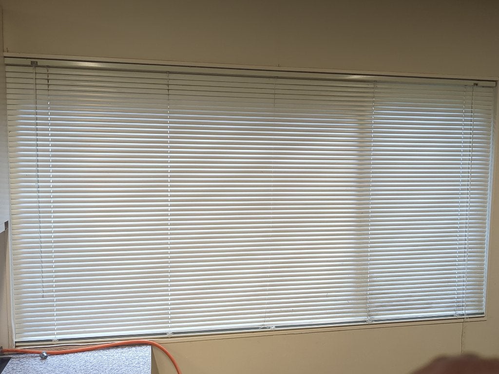 2x Jaloezieën, luxaflex, 240 breed, Luxaflex, Ophalen, Crème, Jaloezie