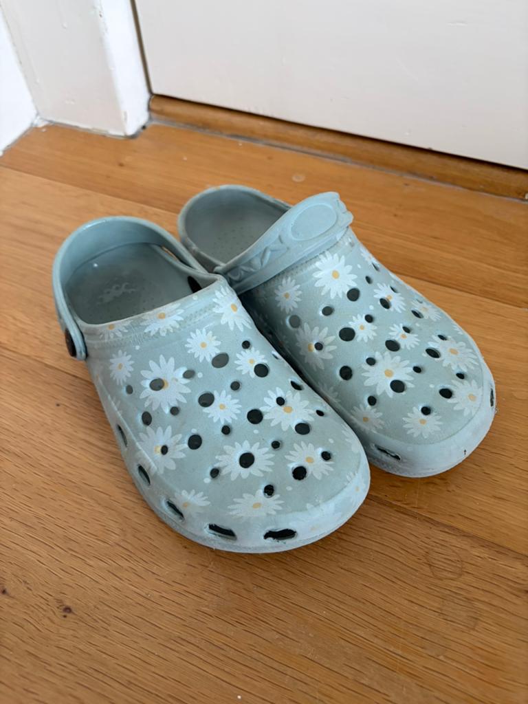 Klompen (croqs) maat 35 madeliefjes, Kinderen en Baby's, Schoentjes, Meisje, Ophalen of Verzenden, Zo goed als nieuw