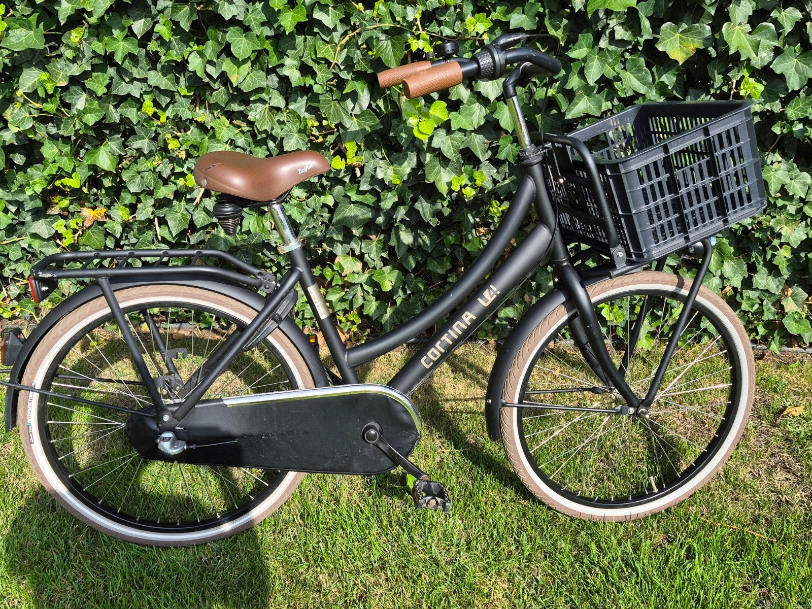 Nette Cortina U4 R3 maat M24 black, Fietsen en Brommers, Fietsaccessoires | Fietsmanden, Ophalen, Gebruikt, Stuurbevestiging, Cortina