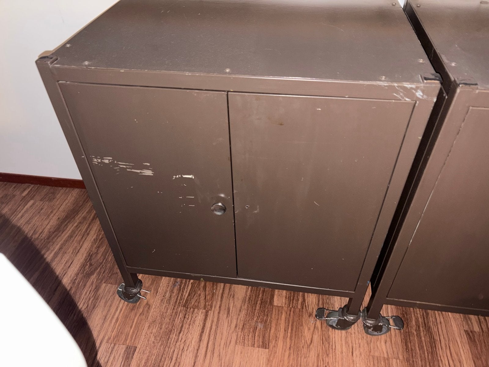 Twee lockerkastjes op wieltjes - beschadigd, Ophalen, Gebruikt