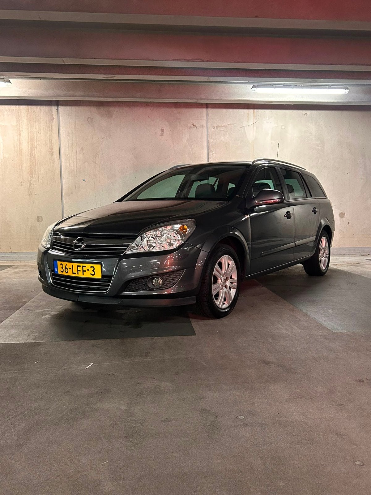 Opel Astra 1.6 16V 85KW St.wgn. 2010 Grijs, Auto's, Voorwielaandrijving, 15 km/l, Origineel Nederlands, 115 pk