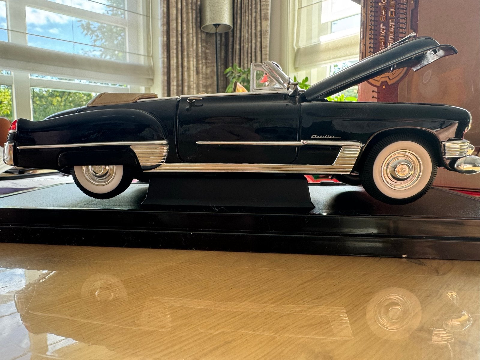 Cadillac Coupe de Ville 1949 schaalmodel Road Signature, Ophalen of Verzenden, Zo goed als nieuw