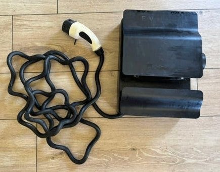 EV Hub laadpaal – 4 meter kabel – goede staat, Auto diversen, Laadpalen, Gebruikt, Laadpaal, Ophalen
