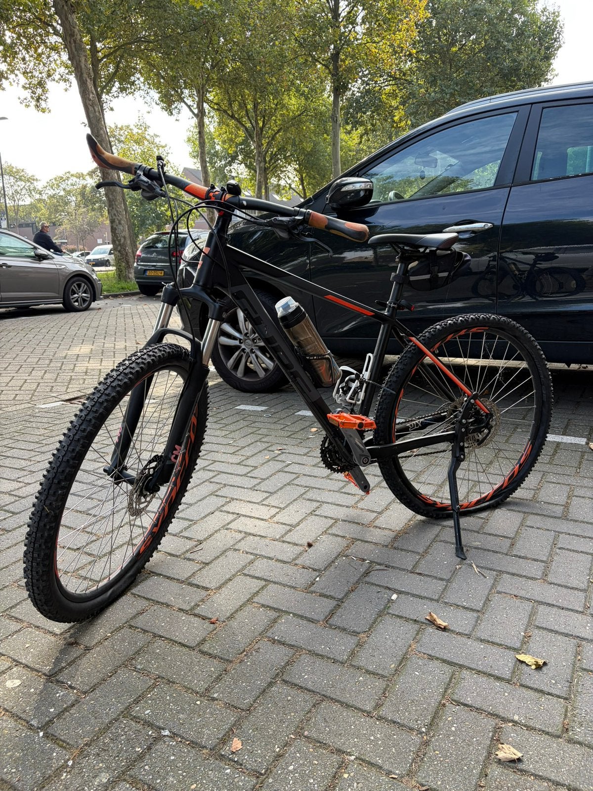 Stoere Cube mountainbike – zwart/oranje