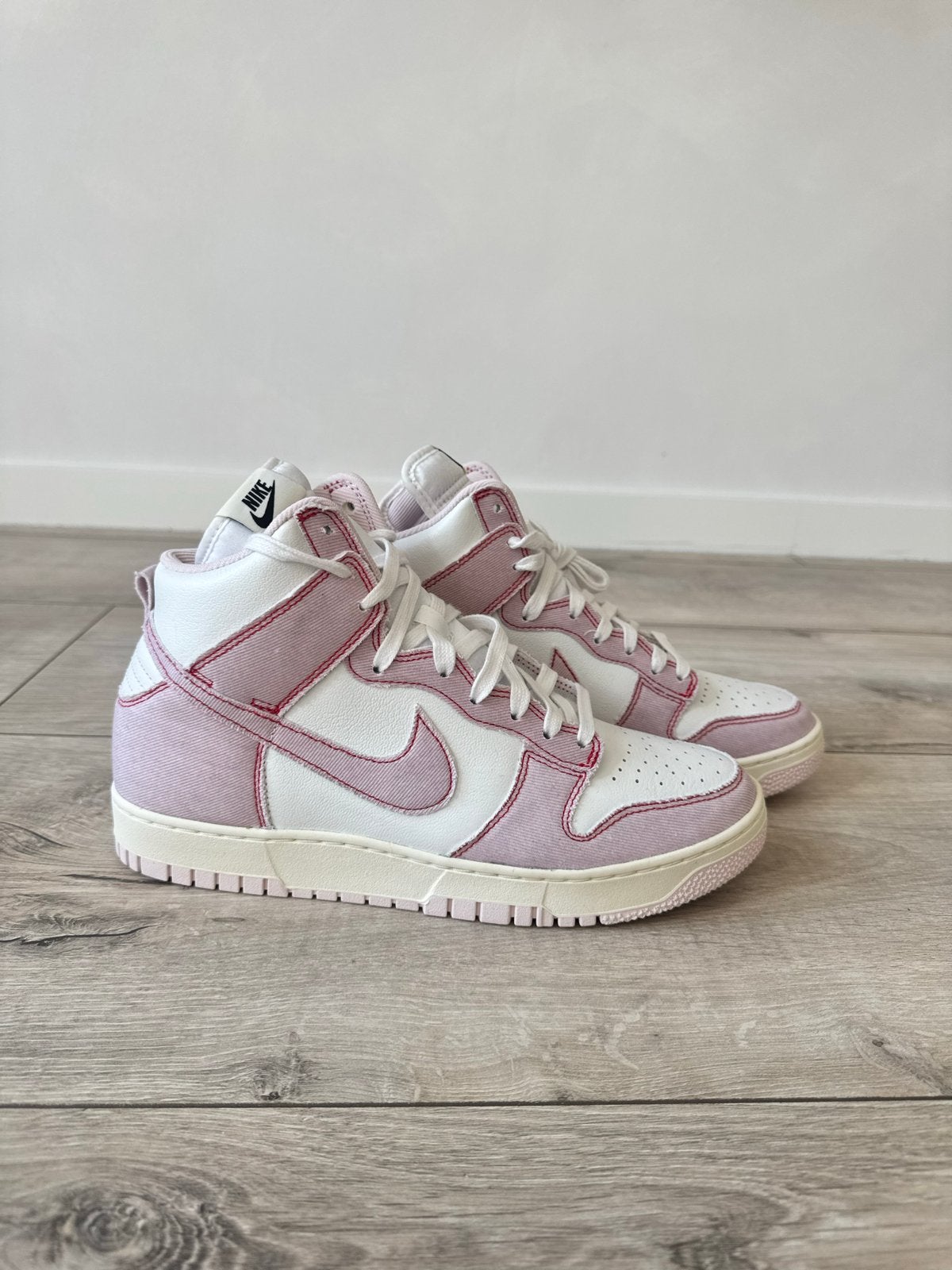 Nike Dunk High Up Roze/Wit - Zo goed als nieuw, Overige kleuren, Nieuw, Ophalen of Verzenden, Sneakers of Gympen