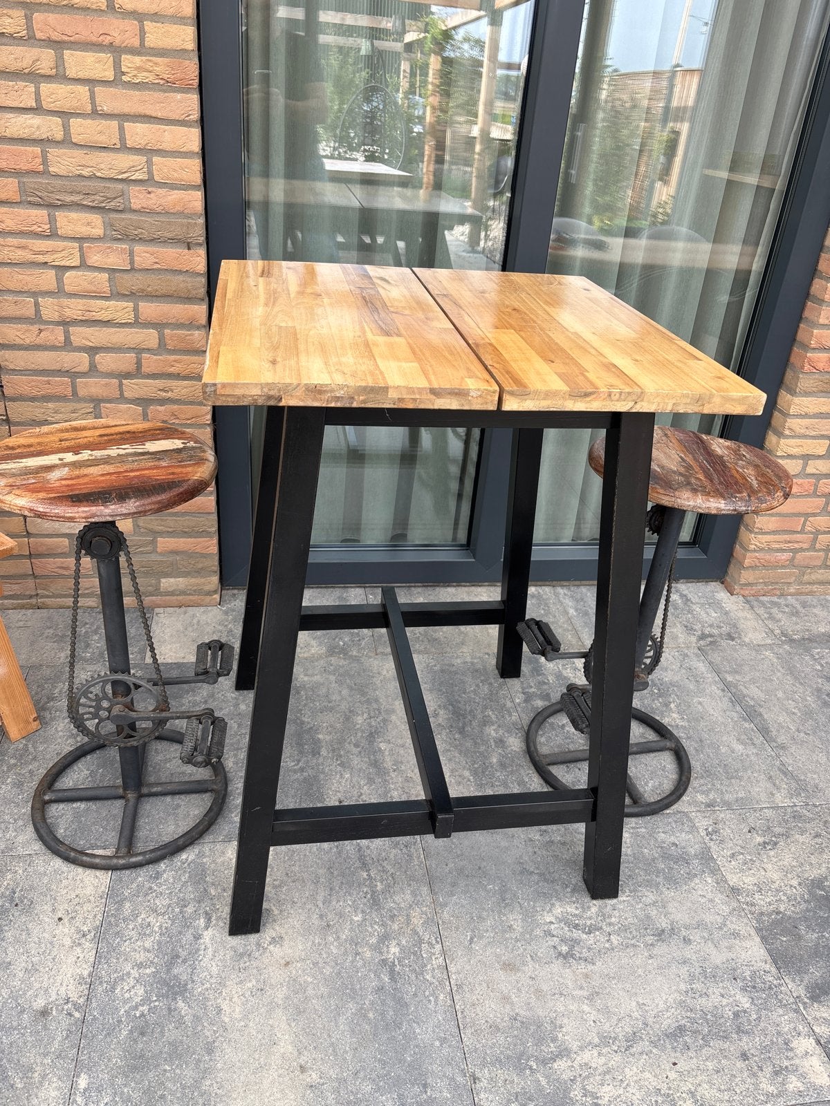 Ikea skosta bartafel met twee barkrukken, Ophalen, Gebruikt