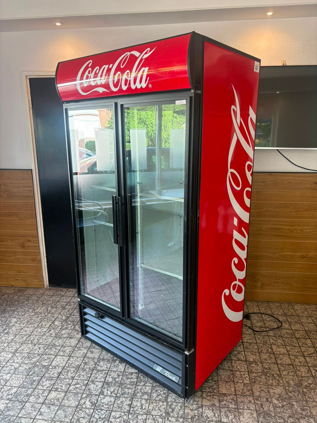 Coca cola koelkast, Ophalen