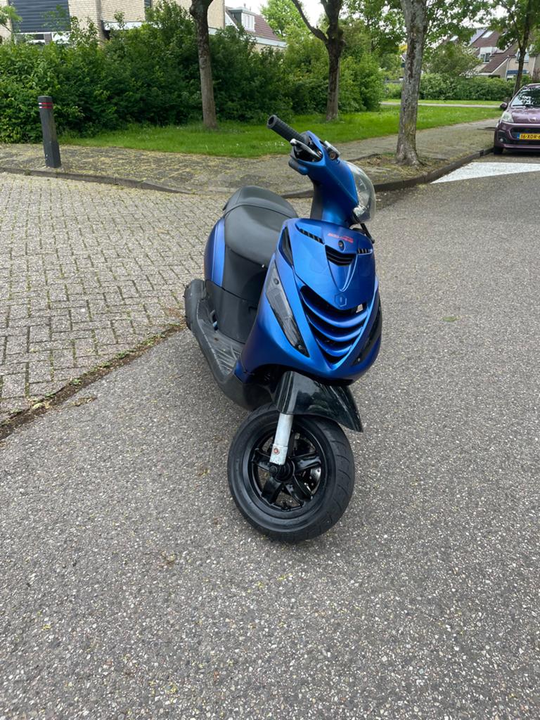 Piaggio zip lc 150cc met papieren, Fietsen en Brommers, Snorfietsen en Snorscooters, Ophalen, Gebruikt, Benzine, Piaggio
