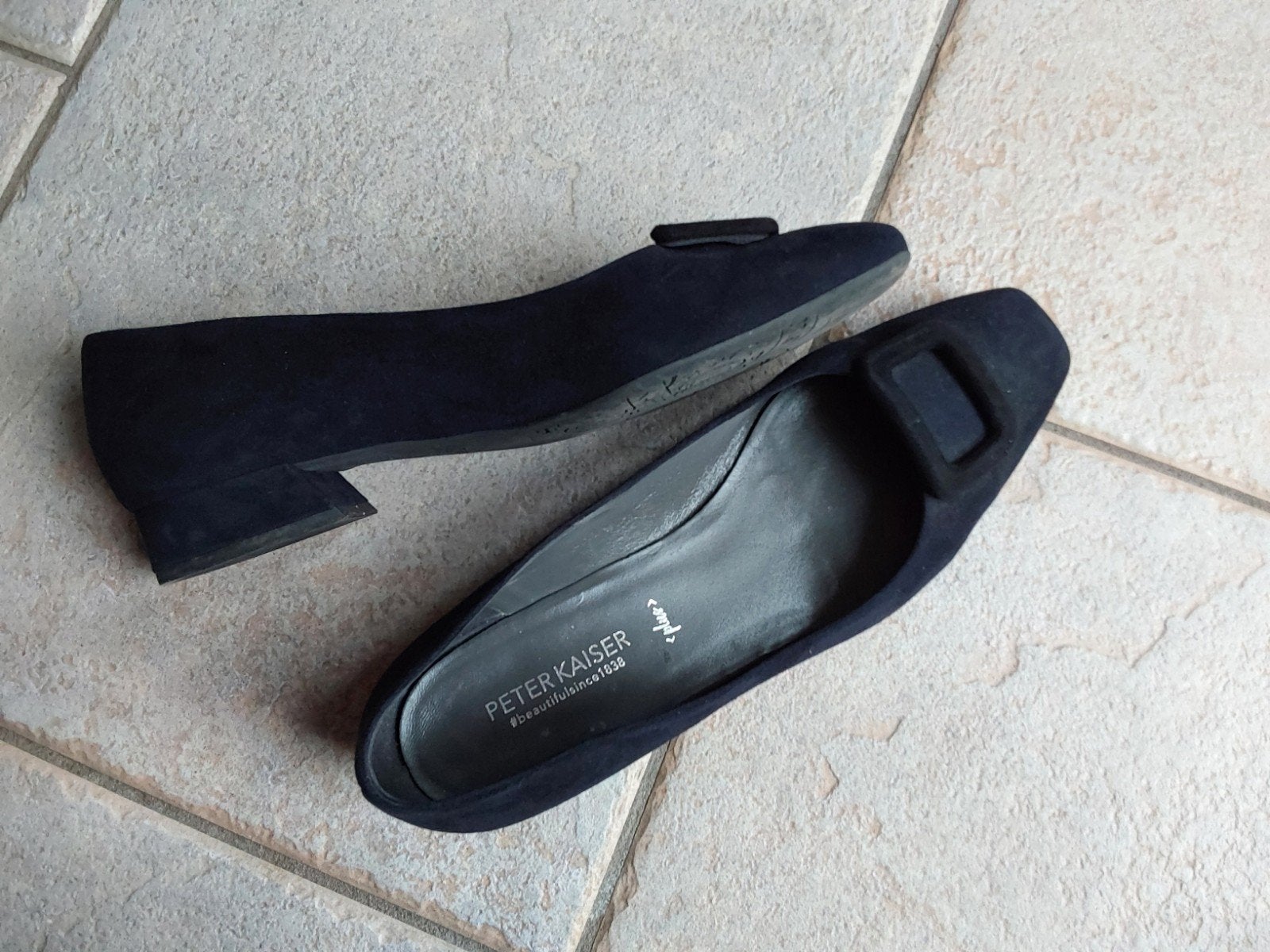Donkerblauwe suede dames pumps Peter Kaiser maat 7 1/2, Ophalen of Verzenden, Zo goed als nieuw, Blauw