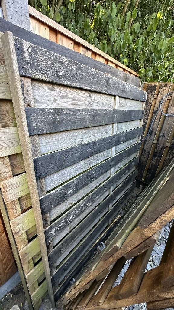 Restant 5 schutting delen incl poort - GRATIS, Tuin en Terras, Ophalen, Minder dan 3 meter, Hout, 1 tot 2 meter