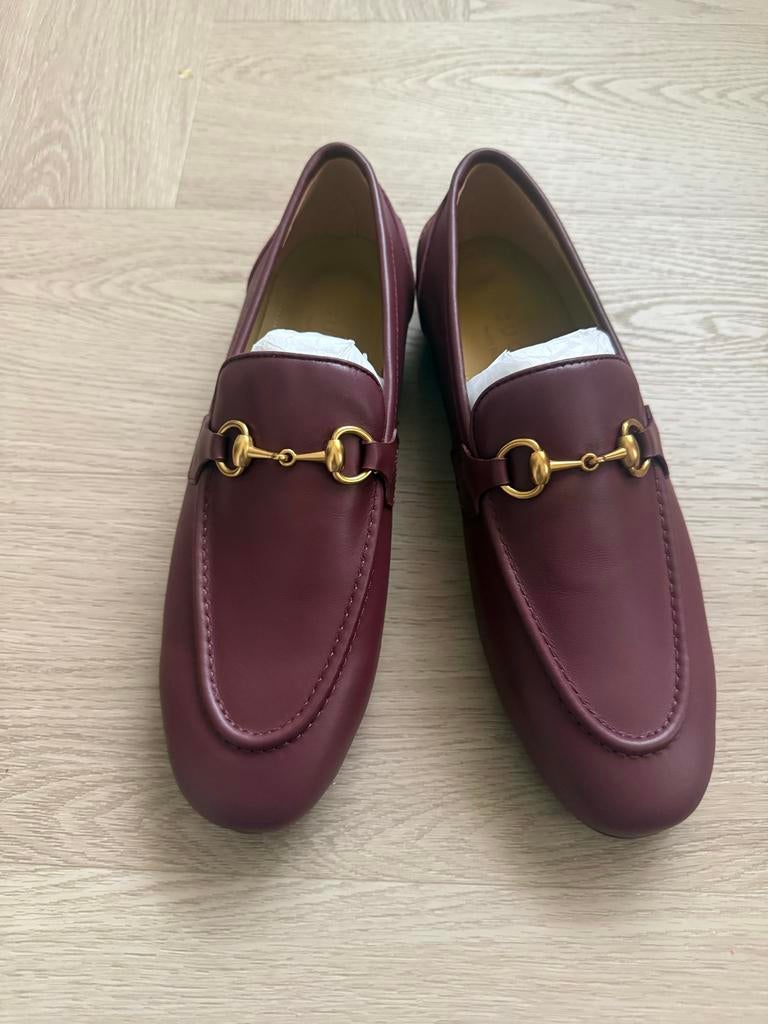 Nieuwe Gucci loafers bordeauxrood - Maat 38, Kleding | Dames, Schoenen, Ophalen of Verzenden, Zo goed als nieuw, Rood, Instappers