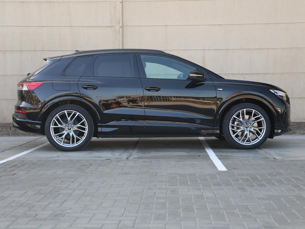 Audi Q4 e-tron S edition Competition 45 82 kWh 286 pk | Verw, Auto's, Audi, Automatische klimaatregeling, Zwart, 82 kWh, Zwart