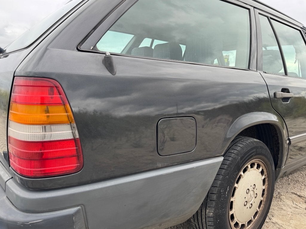 Oldtimer Mercedes-Benz 200-Serie 2.3 230 TE K6 1986 Zwart, foto 5