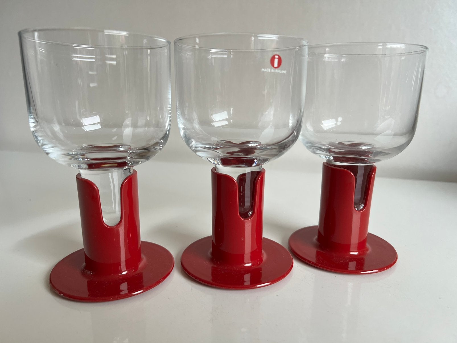 3 Iittala Kaveri Champagneglazen Rood Jorma Vennola 2001, Ophalen of Verzenden, Zo goed als nieuw, Glas, Glas of Glazen