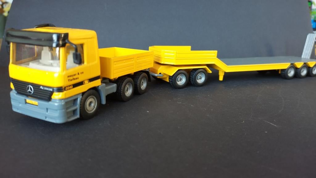 Mercedes Benz Actros meyer tiefbau dieplader Siku Pol, Hobby en Vrije tijd, Modelauto's | 1:50, Schlittenbacherstrasse 60 Lüdenscheid Germany