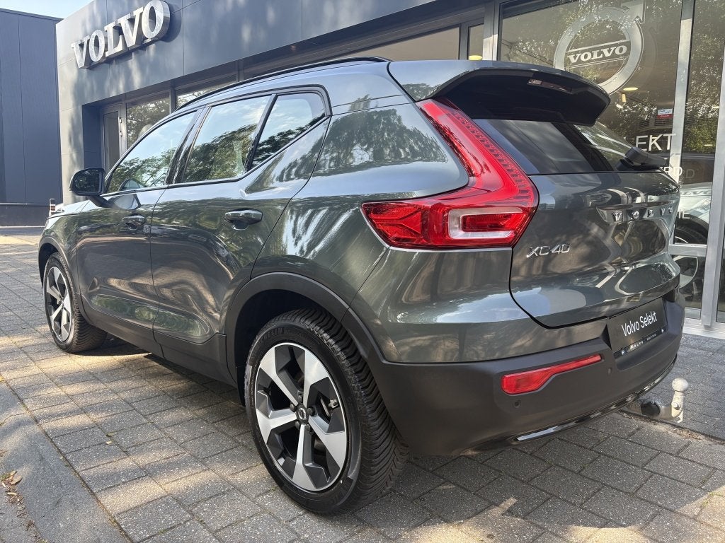Volvo XC40 B4 Plus Dark | Trekhaak | H&K Audio (bj 2025), Auto's, Gebruikt, 4 cilinders, 24 maanden, Origineel Nederlands