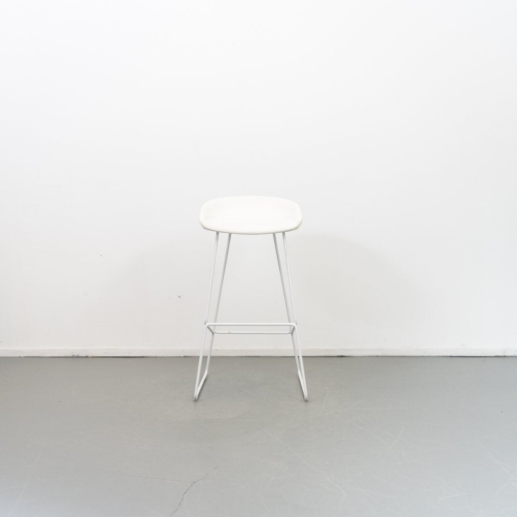 6 Hay about a Stool AAS38 Wit Leer, Huis en Inrichting, Barkrukken, Niet ingevuld, 5 krukken of meer, Niet ingevuld, Zo goed als nieuw