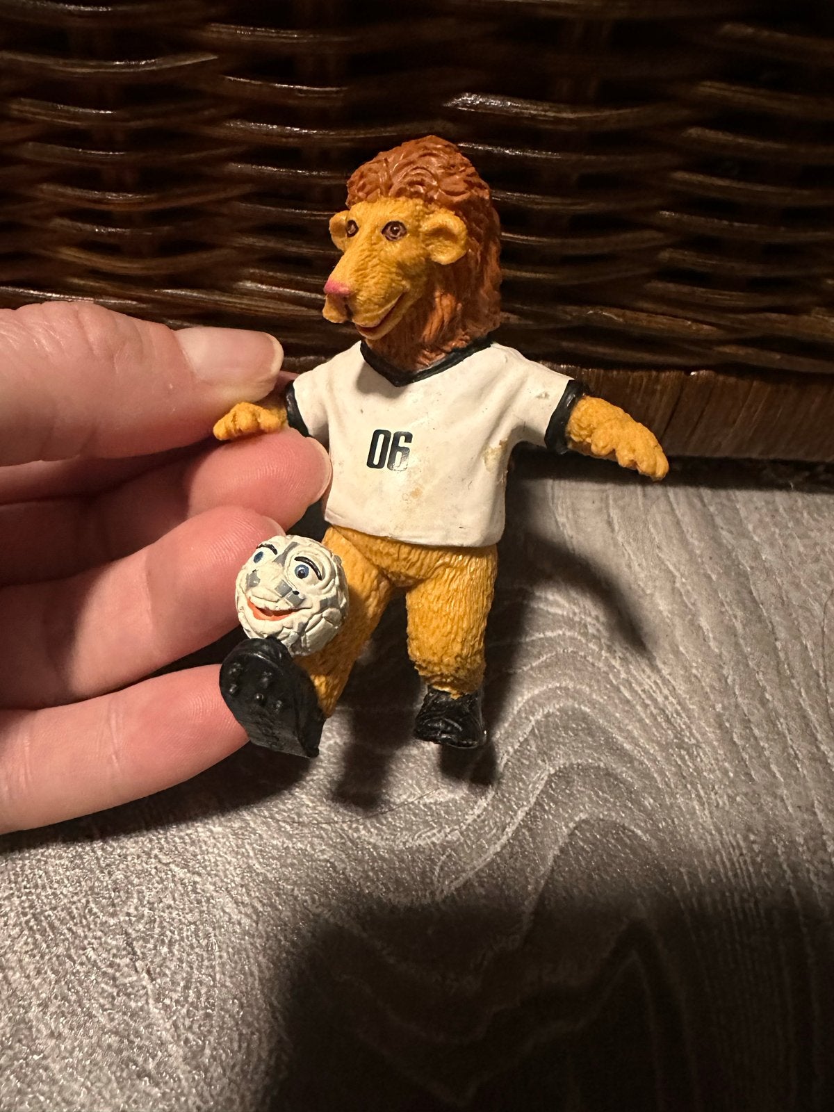 Vintage Goleo VI Figuur - WK 2004 Duitsland Mascotte, Verzamelen, Ophalen of Verzenden, Gebruikt, Overige sporten, Beeldje of Poppetje