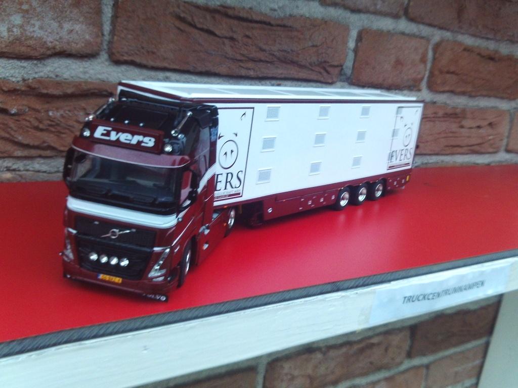 WSI  Volvo  FH5  Globetrotter  van  Evers., Ophalen of Verzenden, Nieuw, Bus of Vrachtwagen, Wsi