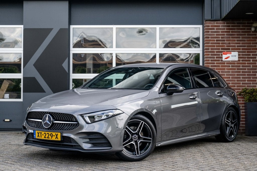 Mercedes-Benz A-Klasse 180 A180 AMG Line | Widescreen Displa, Auto's, 136 pk, Gebruikt, 4 cilinders, Origineel Nederlands