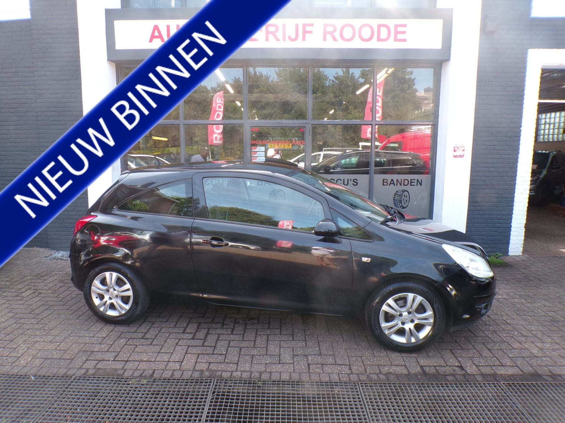 Opel Corsa 1.4-16V Nw APK IJSKOUDE AIRCO! (bj 2009), Auto's, Voorwielaandrijving, Gebruikt, 4 cilinders, Zwart