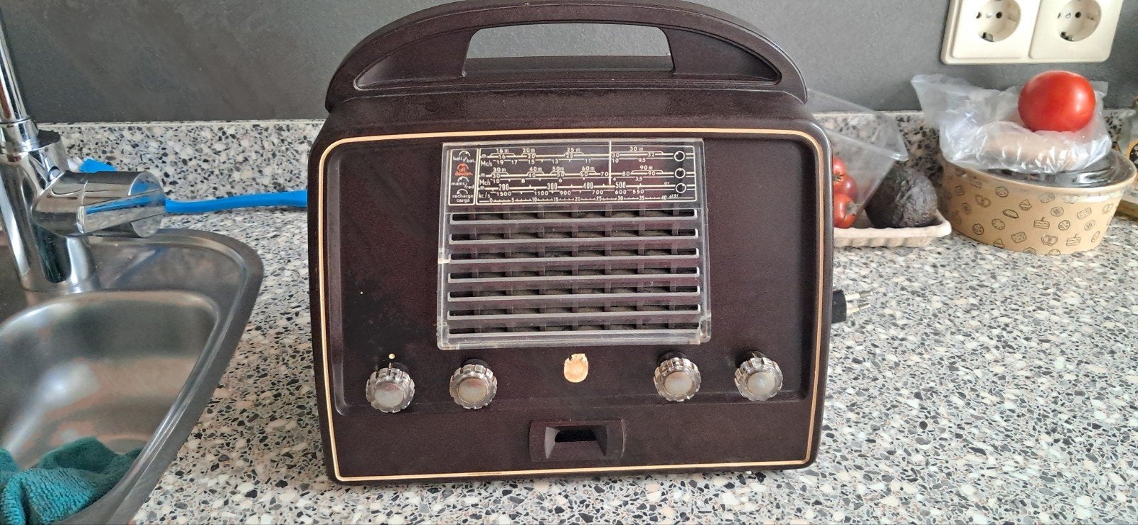 Oude bakeliet Philips radio te koop., Ophalen of Verzenden