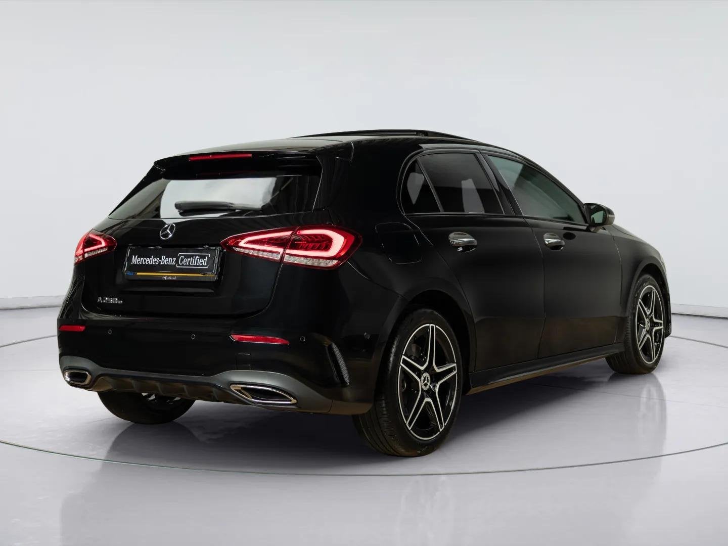 Mercedes-Benz A-Klasse Hatchback 250 e Business Line | Panor, Gebruikt, 4 cilinders, 16 kWh, Leder en Stof