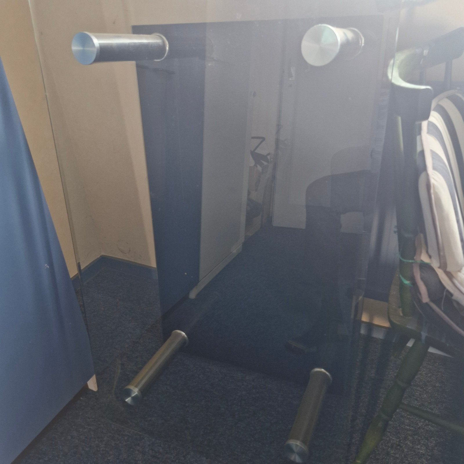 Glazen salontafel met metalen poten, Ophalen, Gebruikt, 100 tot 150 cm, 50 tot 100 cm