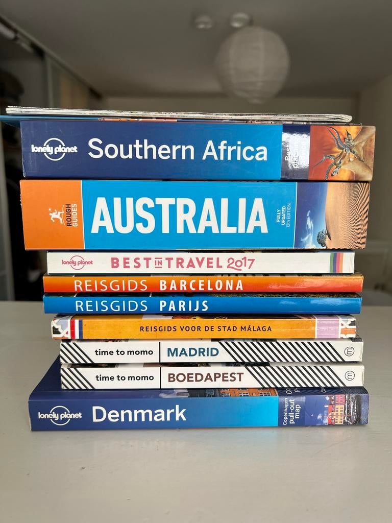 Reisboeken en reisgidsen: Lonely Planet, Time to Momo, Gelezen, Lonely Planet, Europa, Ophalen of Verzenden