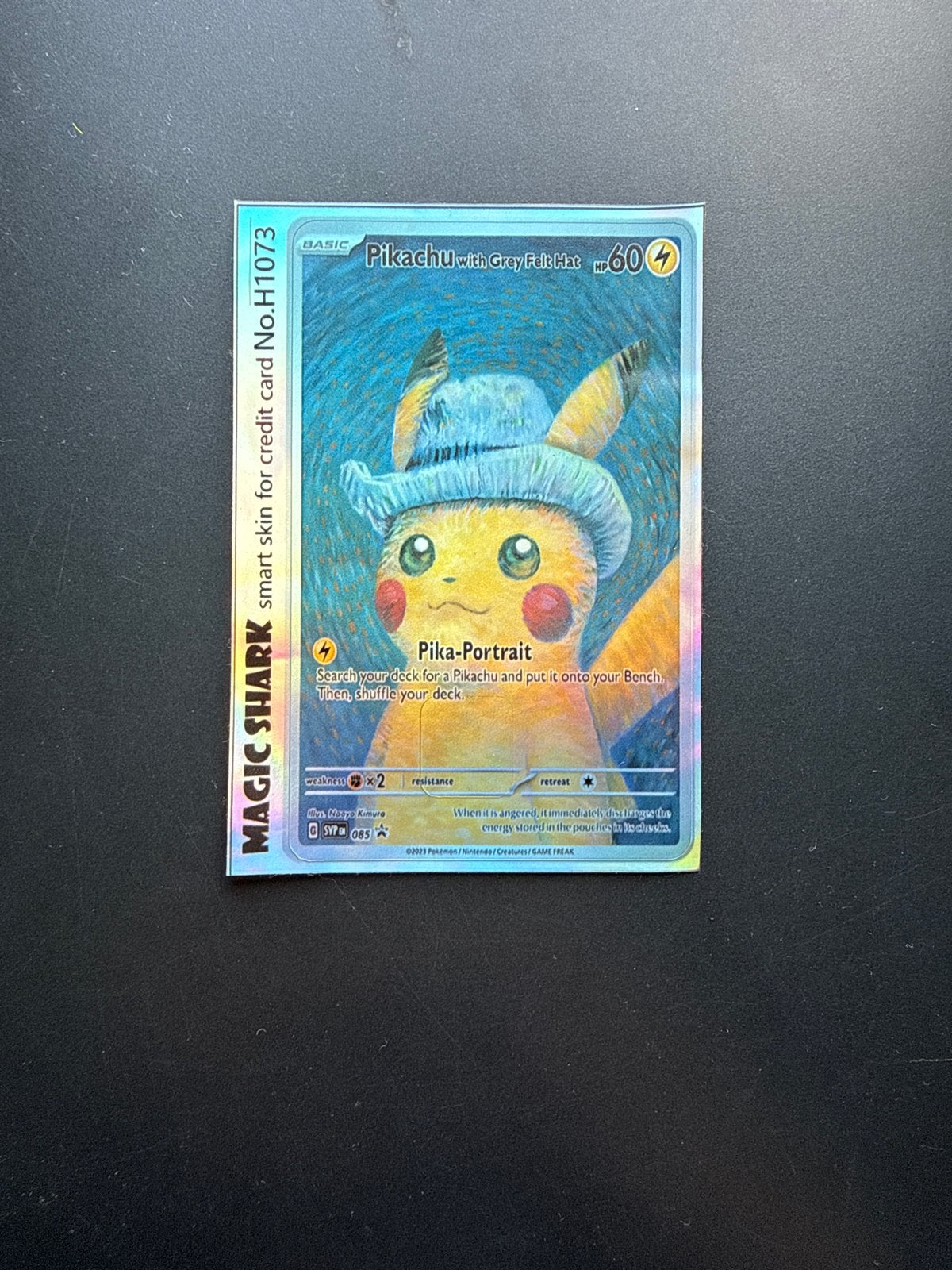 Pikachu met Grijze Vilten Hoed - Pika-Portret Kaart, Ophalen, Zo goed als nieuw, Losse kaart