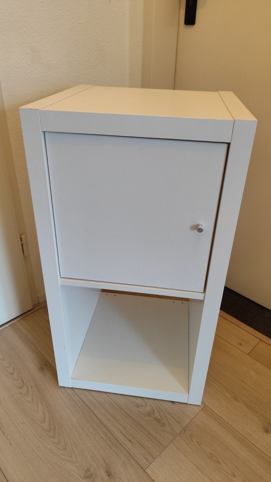IKEA KALLAX kast met deur, wit, Ophalen, Zo goed als nieuw