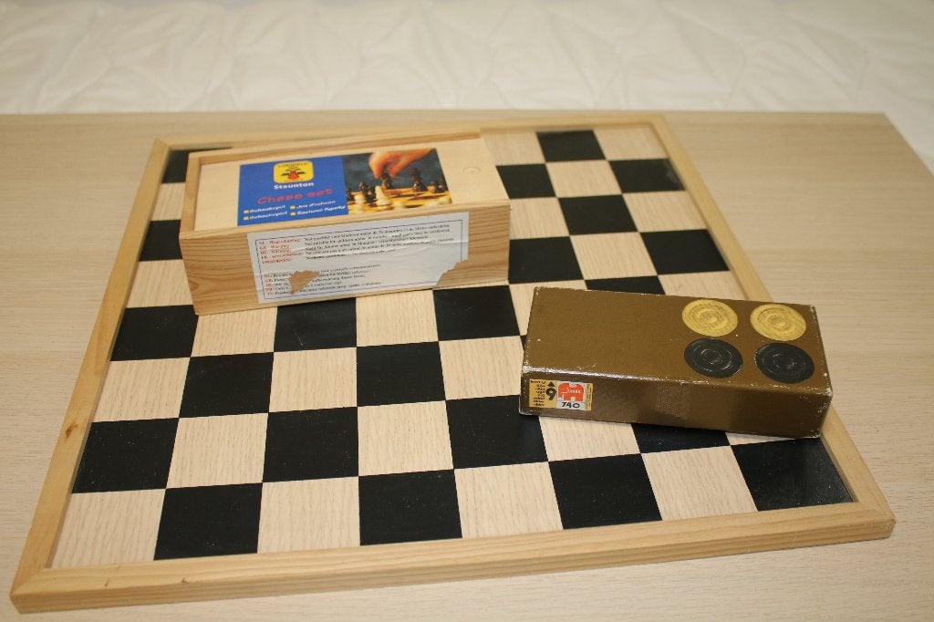 Schaak- en Damspel met Houten Bord en Stukken, Ophalen of Verzenden, Minder dan 500 stukjes, Gebruikt, Schaken