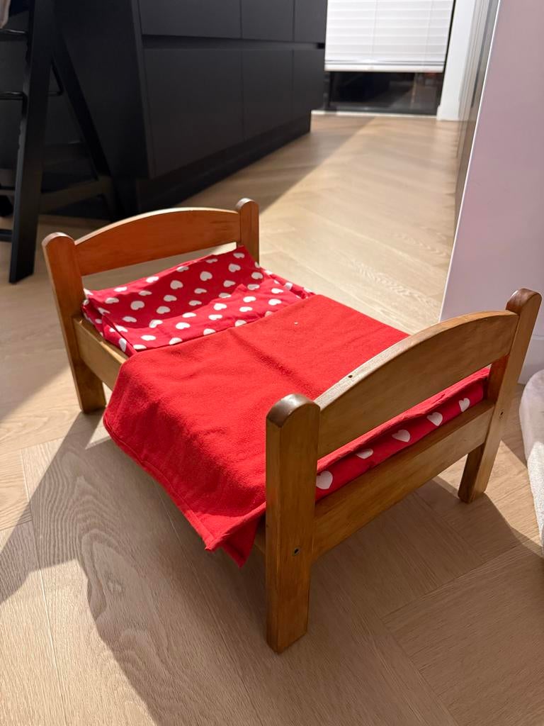 Houten Ikea poppenbedje met beddengoed, Kinderen en Baby's, Speelgoed | Poppen, Ophalen, Gebruikt, Overige typen