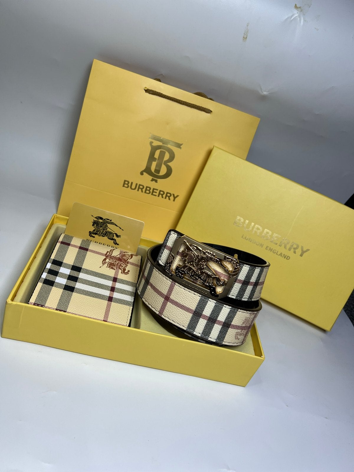 Burberry Riem 115 CM en Portemonnee Set - met cadeau box, Echt leder, Nieuw, Overige kleuren, Burberry