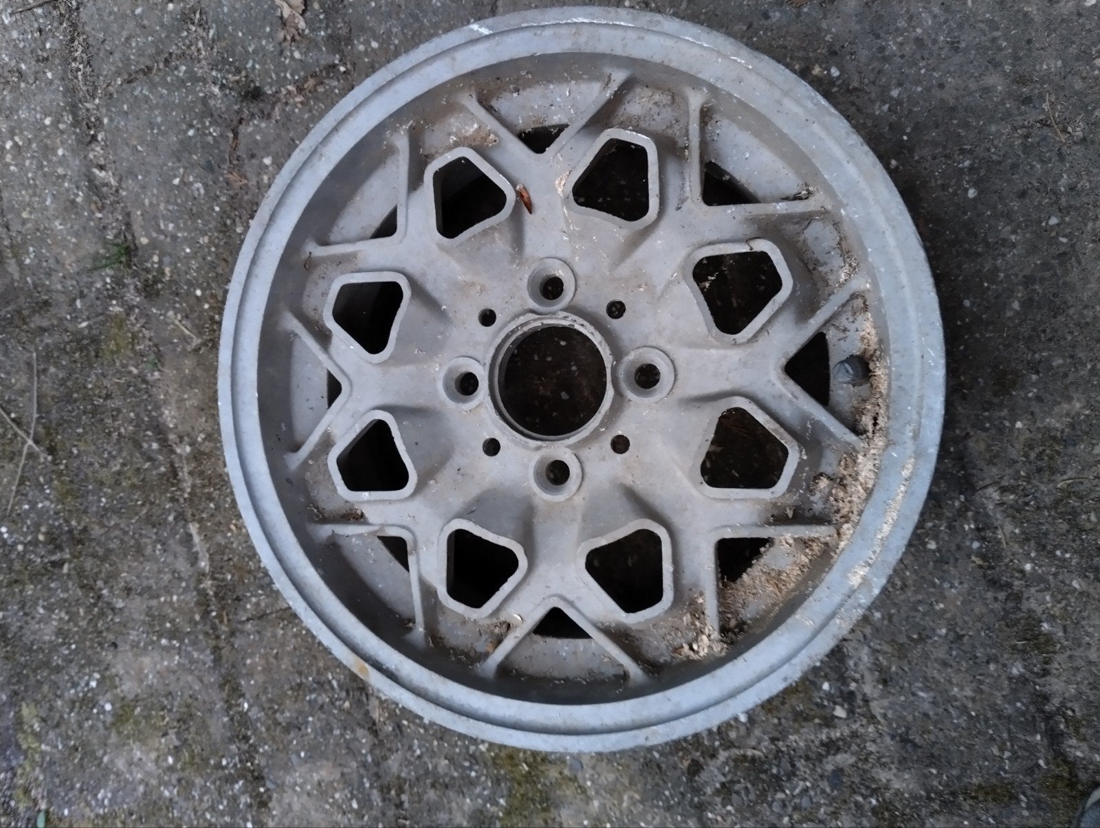 2 originele 13-inch DUNLOP SIMCA,Abarth,Alfa Romeo 5J 13 FH, Ophalen of Verzenden, Gebruikt, Overige automerken