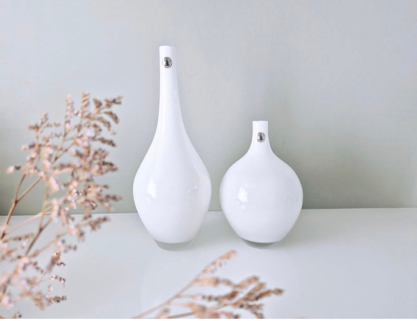 Set van 2 handgemaakte glazen vazen van Johanna Jelinek, Handgemaakt, Wit, Ophalen of Verzenden, Glas