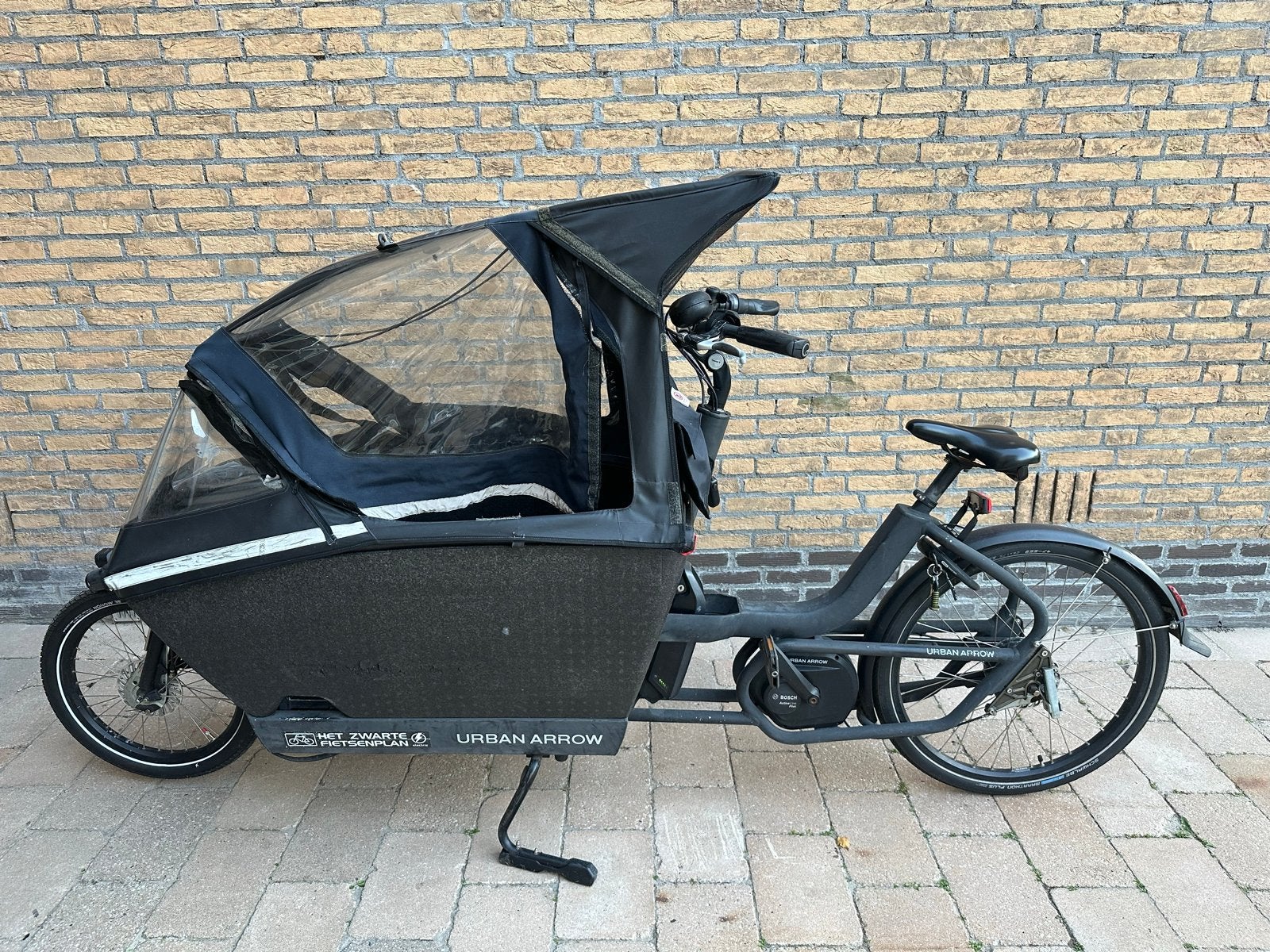 Urban Arrow Family bakfiets met huif en elektrische onderste, Gebruikt, Elektrisch, Ophalen of Verzenden, 2 kinderen