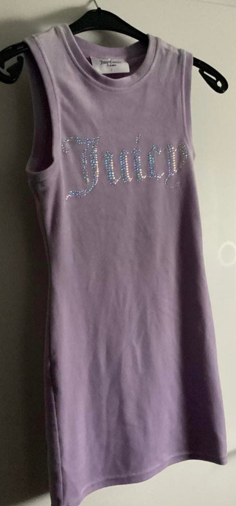 JUICY NIEUWE FLUWELEN JURK! LILA KLEUR,MAAT S,MOOI!!, Kleding | Dames, Jurken, Overige kleuren, Nieuw, Ophalen of Verzenden, Knielengte