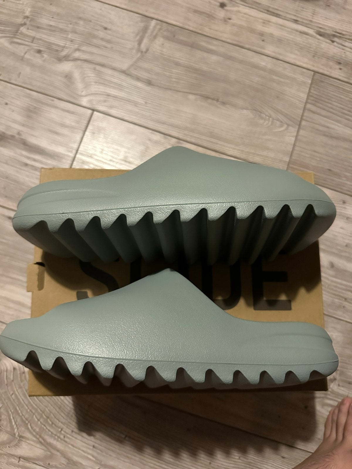 Yeezy Slide Salt - Maat 44.5, Ophalen of Verzenden, Nieuw, Overige kleuren, Slippers