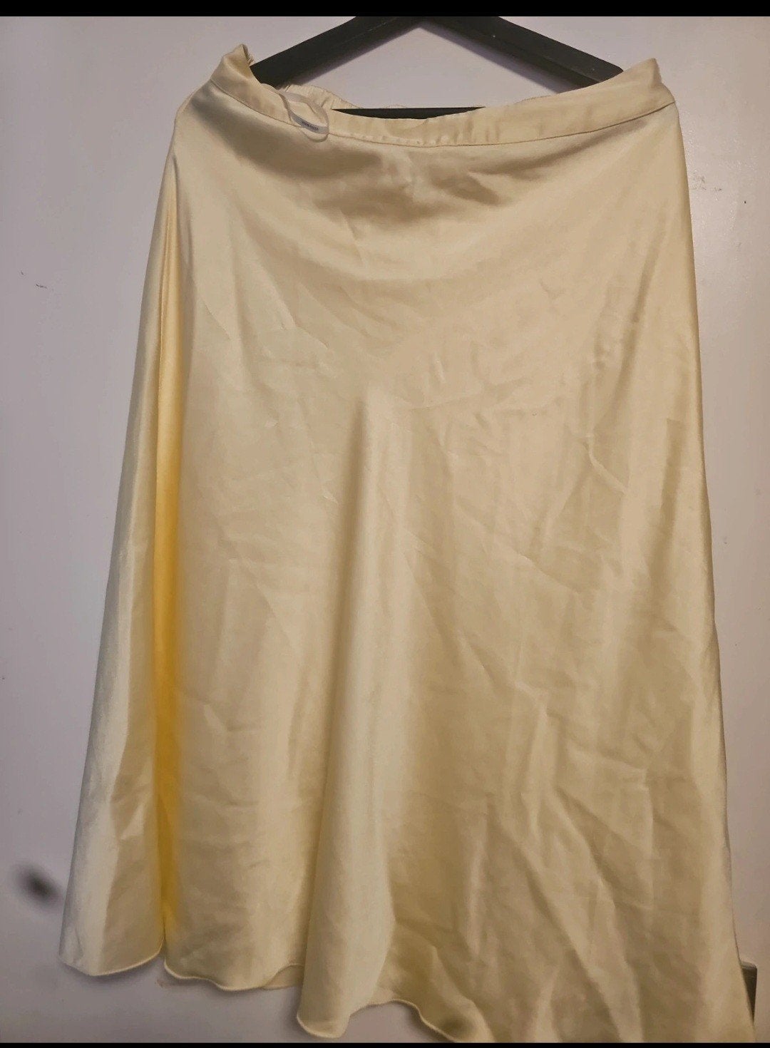 Elegante Satijnen Midi-rok in Botergeel, Maat 38/40 (M), Geel, Ophalen of Verzenden, Zo goed als nieuw