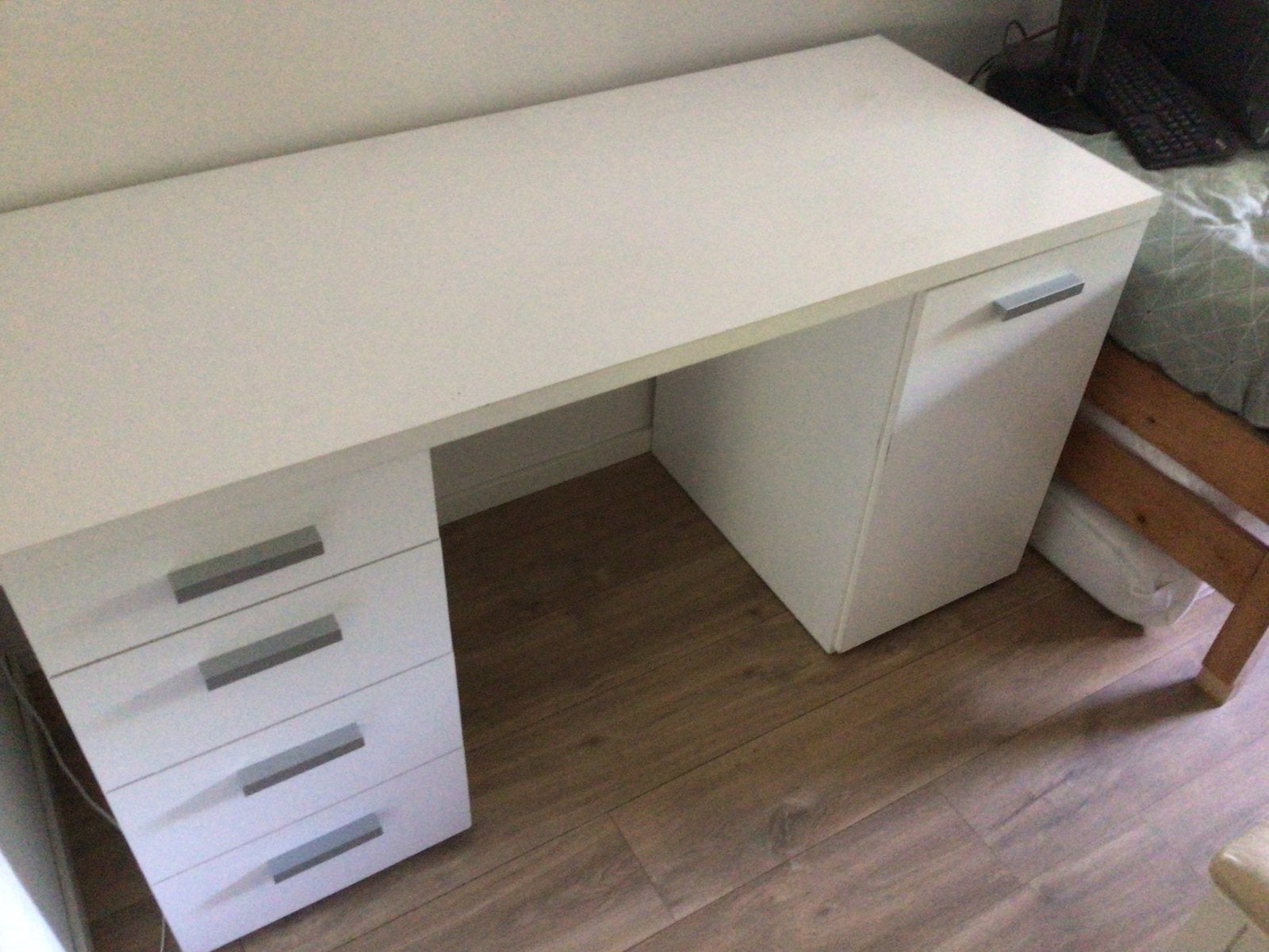 Wit bureau met lades en kast - 145x60x76,5 cm, Huis en Inrichting, Bureaus, Ophalen, Gebruikt, Met lades, Spaanplaat of MDF