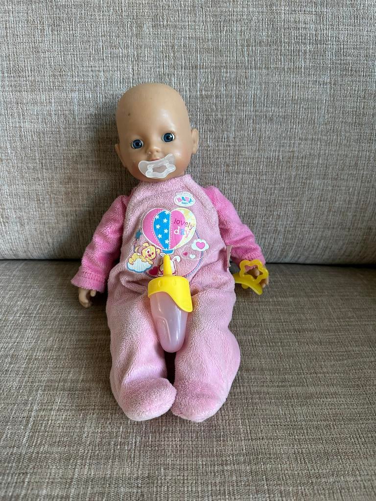 Baby Born pop met kleertjes en accessoires, Ophalen of Verzenden, Zo goed als nieuw, Babypop