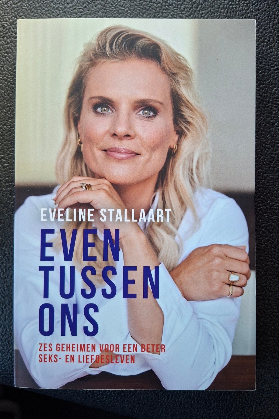 Even Tussen Ons - Eveline Stallaart, Ophalen of Verzenden, Zo goed als nieuw, Eveline Stallaart, Nederland