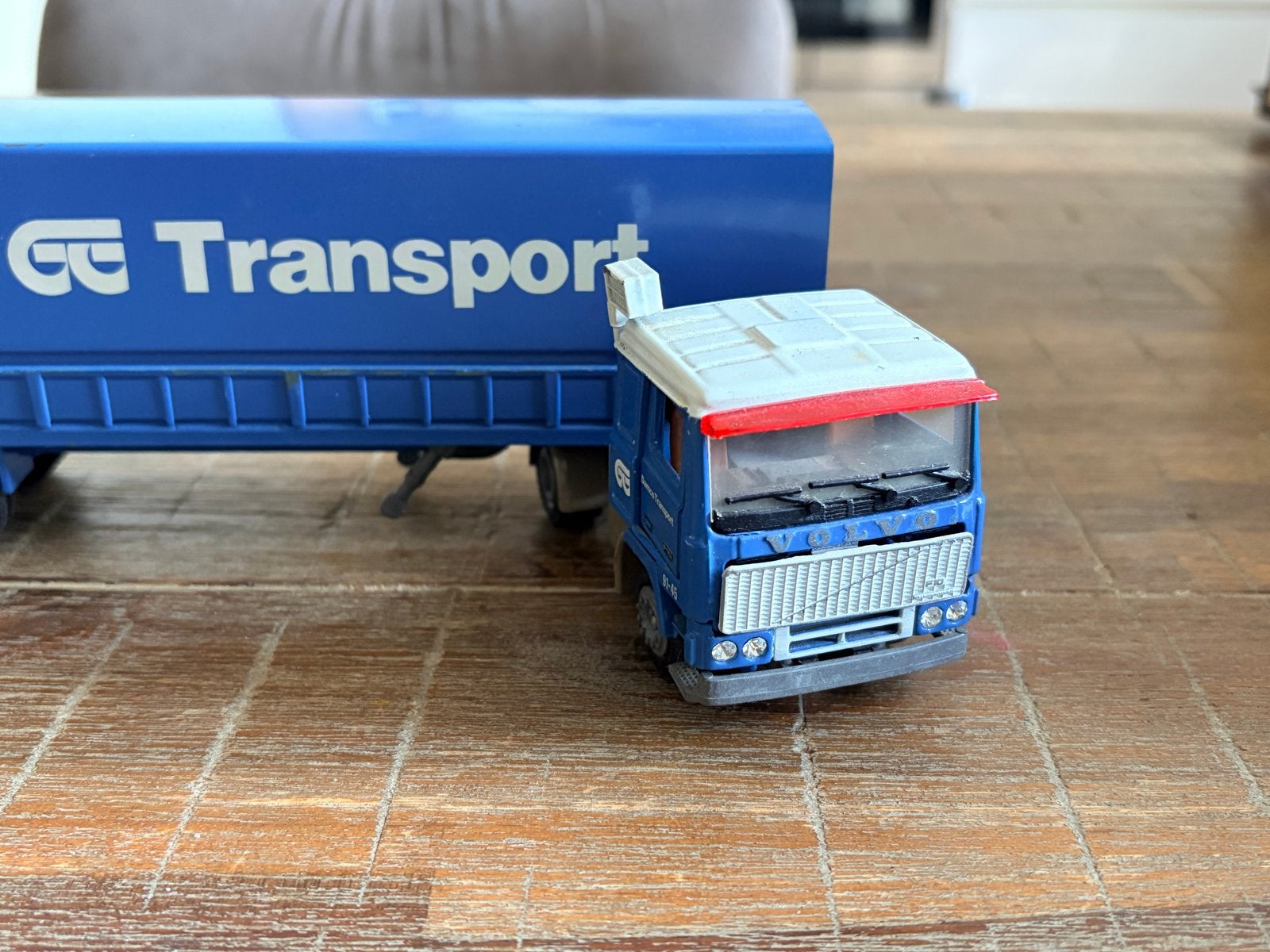 Speelgoed vrachtwagen met oplegger - Damco Transport, Ophalen of Verzenden, Gebruikt, Bus of Vrachtwagen