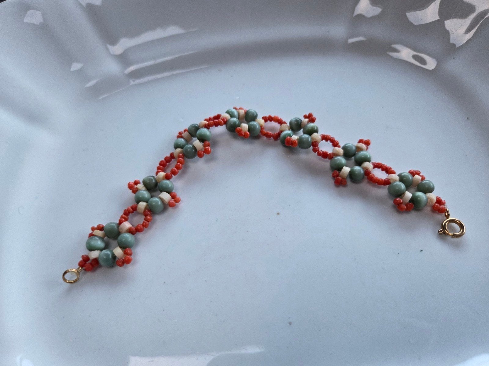 oude armband o.a  bloedkoraal kraaltjes, Sieraden, Tassen en Uiterlijk, Verzenden, Zo goed als nieuw, Overige kleuren